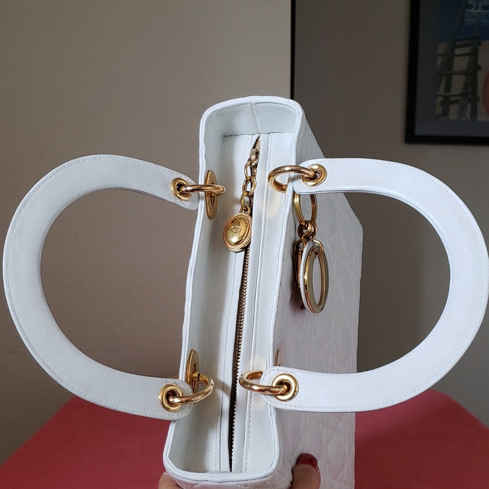 Lady dior is medium off white Lambskin bag - Picture 7 of 8